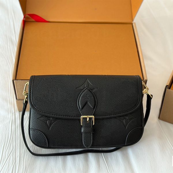 luxury designer bag leather crossbody bag fashion presbyterian pattern large capacity baguette bag fine embossed lettering
luxury designer bag leather crossbody bag fashion presbyterian pattern large capacity baguette bag fine embossed lettering