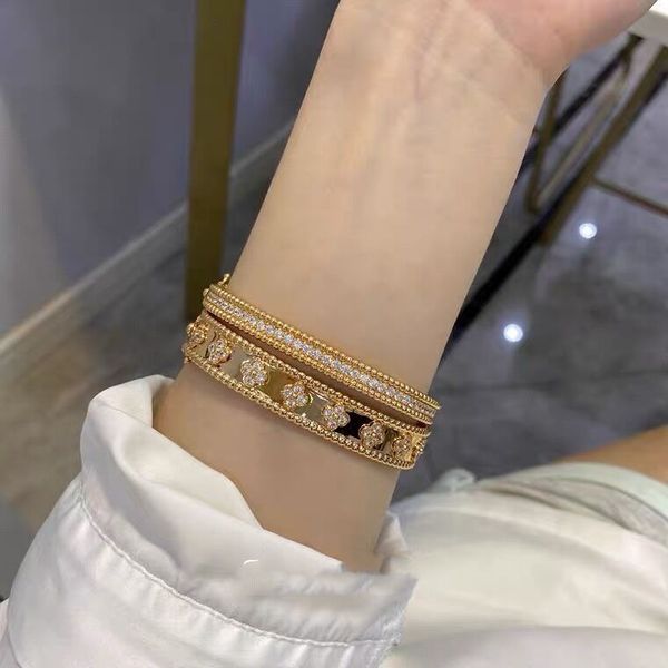 100% 925 silver van clee&bracelet tennis fashion bangle official logo four leaf clover kaleidoscope bracelet gold for women&girl valentine&#, Black
100% 925 silver van clee&bracelet tennis fashion bangle official logo four leaf clover kaleidoscope bracelet gold for women&girl valentine&#, Black