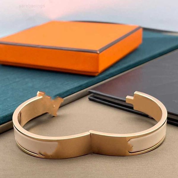 bracelet luxury brand her max designer simple letter luxury brand enamel mens and womens fashion bracelet daily jewelry banquet wedding vale, Golden;silver
bracelet luxury brand her max designer simple letter luxury brand enamel mens and womens fashion bracelet daily jewelry banquet wedding vale, Golden;silver
