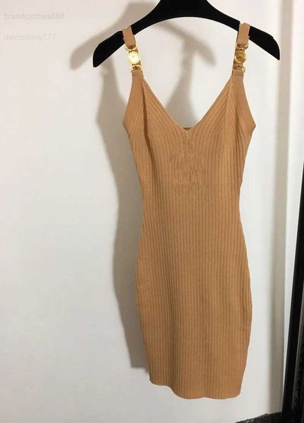 women runway dresses v neck sleeveless knit slim dress female gold button long milan party clothing03, Black;gray
women runway dresses v neck sleeveless knit slim dress female gold button long milan party clothing03, Black;gray