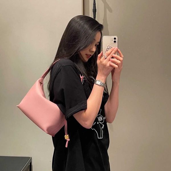 luxury designer loevve bag fashion tote shoulder canvas bags cubi lunch box 520 limited handbag large capacity underarm cowhide womens sweet
luxury designer loevve bag fashion tote shoulder canvas bags cubi lunch box 520 limited handbag large capacity underarm cowhide womens sweet