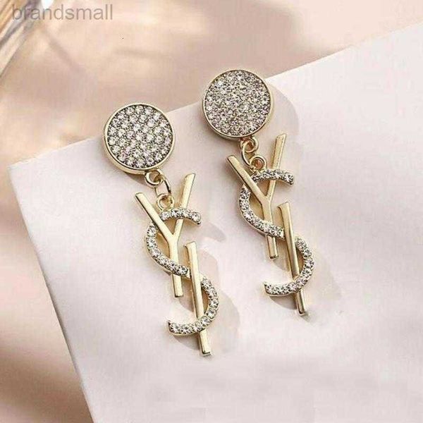 fashion women designer earrings ear stud brand 18k gold plated designers geometry letters crystal earring wedding party jewerlry classic sty, Golden;silver
fashion women designer earrings ear stud brand 18k gold plated designers geometry letters crystal earring wedding party jewerlry classic sty, Golden;silver