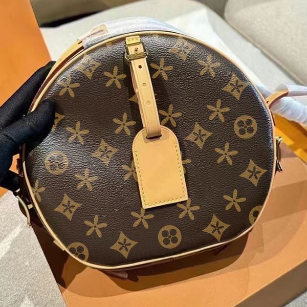 new m45647 cosmetic bags wallet petite boite chapeau boite shoulder strap leather luxurys handbag pochette round clutch womens mens tote pur
new m45647 cosmetic bags wallet petite boite chapeau boite shoulder strap leather luxurys handbag pochette round clutch womens mens tote pur