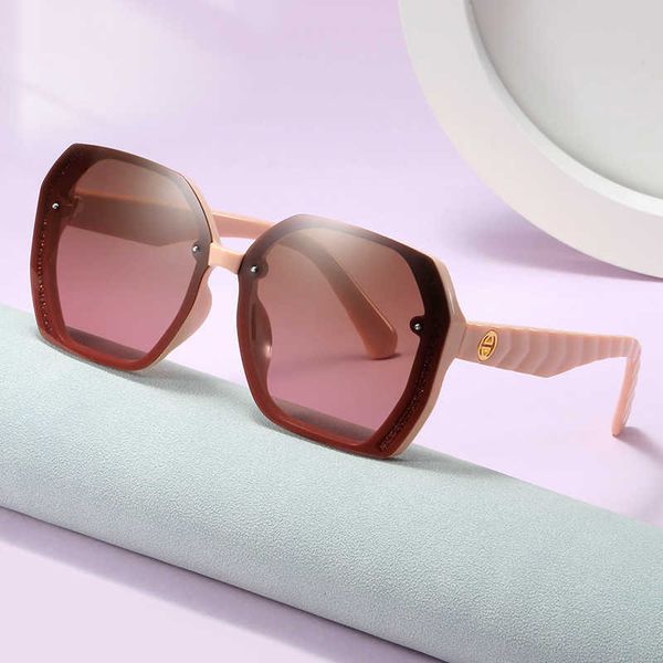 Designer sunglasses fashion luxury brand 2023 New Large Frame Sunglasses G outdoor party Polarized Female Face Slim and UV Resistant Ins High Quality
Designer sunglasses fashion luxury brand 2023 New Large Frame Sunglasses G outdoor party Polarized Female Face Slim and UV Resistant Ins High Quality