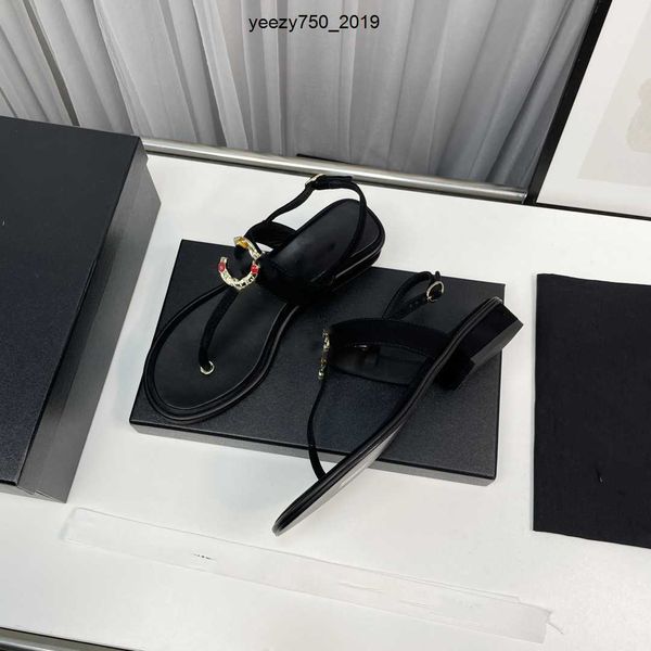 ccity designer beach shoes luxury sandals women fashion flip flops slippers classic thong sandal outdoor channel slides woman gifts a6689
ccity designer beach shoes luxury sandals women fashion flip flops slippers classic thong sandal outdoor channel slides woman gifts a6689