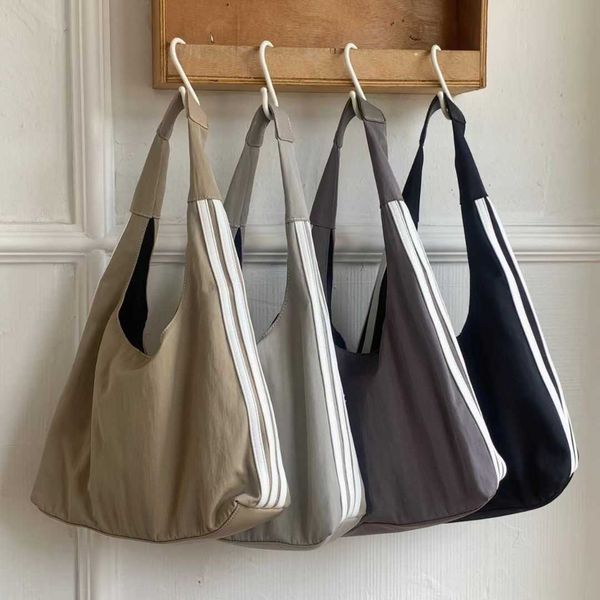 small design striped nylon underarm tote bag new spring/summer large capacity one shoulder handheld cloud bag
small design striped nylon underarm tote bag new spring/summer large capacity one shoulder handheld cloud bag