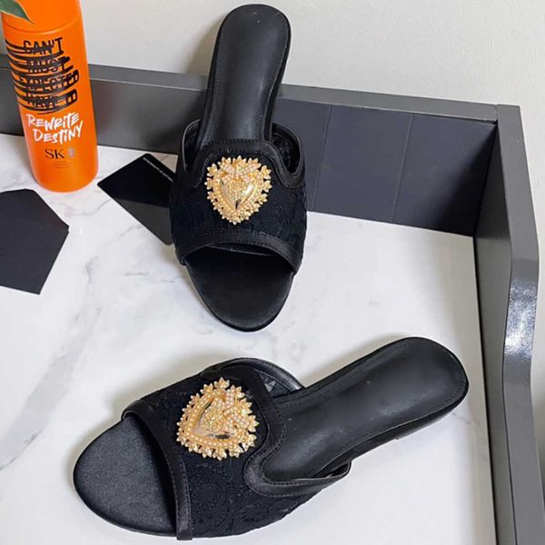 dolcly gabbanaly women lace slippers flat flip flops luxury designer black sandals metal sunflower flower sheepskin dg footpads eighteen col
dolcly gabbanaly women lace slippers flat flip flops luxury designer black sandals metal sunflower flower sheepskin dg footpads eighteen col