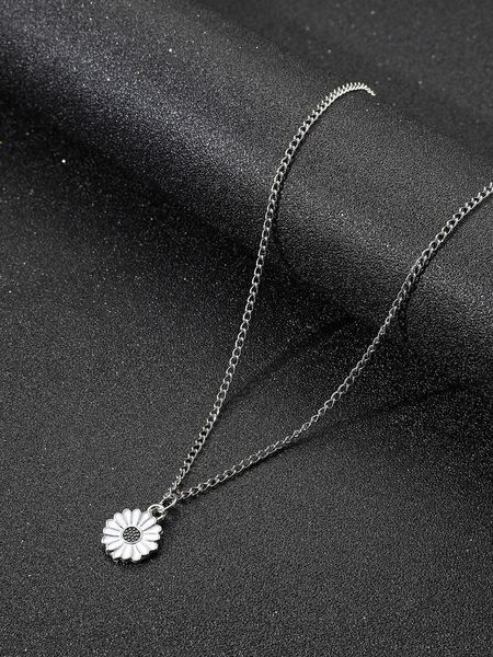 fashionable and popular men flower pendant necklace alloy for jewelry gift and for a stylish look, Silver
fashionable and popular men flower pendant necklace alloy for jewelry gift and for a stylish look, Silver