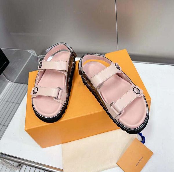 luxury brand designer sandal leather women slippers flat fashion summer beach slip-on slipper lady slides slider with box and dust bag size, Black
luxury brand designer sandal leather women slippers flat fashion summer beach slip-on slipper lady slides slider with box and dust bag size, Black