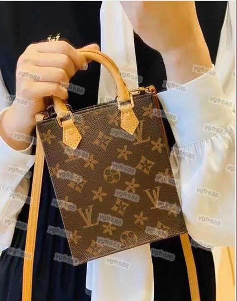 2023 designer bag printed letter messenger bag underarm bags hobo for women shoulder bags chest pack lady organ bag handbags presbyopic purs
2023 designer bag printed letter messenger bag underarm bags hobo for women shoulder bags chest pack lady organ bag handbags presbyopic purs