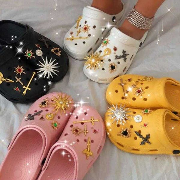 sandals toe-covered hole shoes ladies fashion metal decorative flat clogs beach women platform sandals home slippers 230417, Black
sandals toe-covered hole shoes ladies fashion metal decorative flat clogs beach women platform sandals home slippers 230417, Black