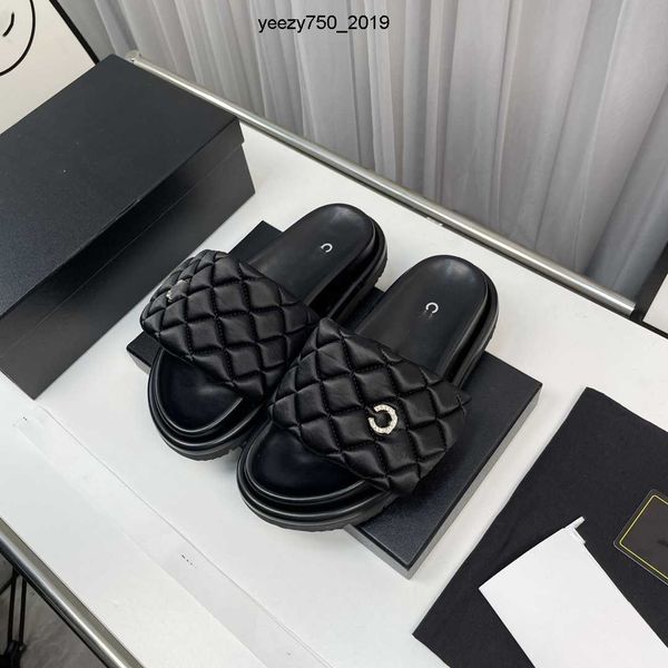slipper channel ccity designer shoe shoes luxury beach slippers oalkx slides women leather outdoor sandals summer fashion zapatillas
slipper channel ccity designer shoe shoes luxury beach slippers oalkx slides women leather outdoor sandals summer fashion zapatillas