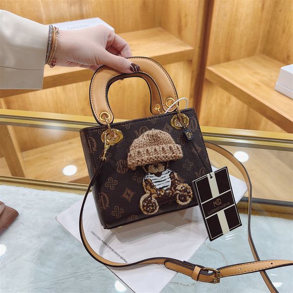 evening bags fashionable shoulder for women luxury designer handbag leather printing messenger bag vintage cute tote ladies 230711
evening bags fashionable shoulder for women luxury designer handbag leather printing messenger bag vintage cute tote ladies 230711