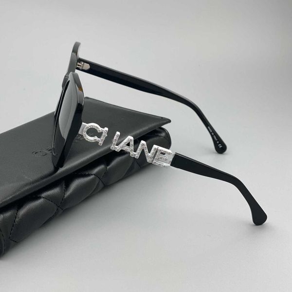 Xiao Xiang family sunglasses Xiang's Sunglasses Women's advanced sense diamond inlaid letter glasses legs round face thin UV resistant 1DVMT
Xiao Xiang family sunglasses Xiang's Sunglasses Women's advanced sense diamond inlaid letter glasses legs round face thin UV resistant 1DVMT