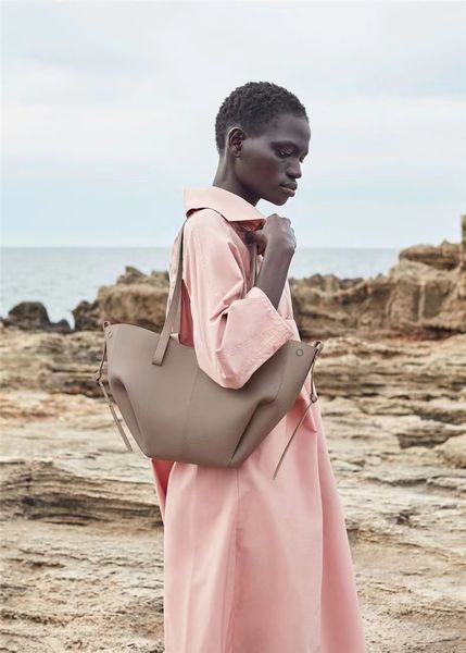 2023 tonca textured duo shoulder bag camel numero un nano ma le cyme tote women cross body bags lady handbag leather bag luxury half moon un
2023 tonca textured duo shoulder bag camel numero un nano ma le cyme tote women cross body bags lady handbag leather bag luxury half moon un