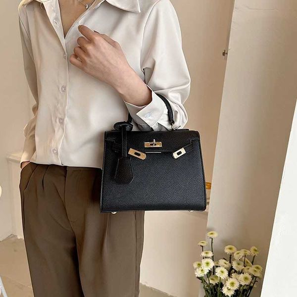 designer hemrres tote bag women's bag 2023 new fashion leather third generation kelys headband layer cow portable shoulder
designer hemrres tote bag women's bag 2023 new fashion leather third generation kelys headband layer cow portable shoulder