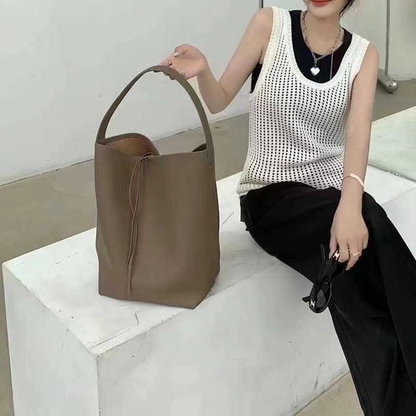 bucket bag sense small number soft leather tote bag women's large capacity shopping bag leisure lazy wind underarm bag commuting bag
bucket bag sense small number soft leather tote bag women's large capacity shopping bag leisure lazy wind underarm bag commuting bag