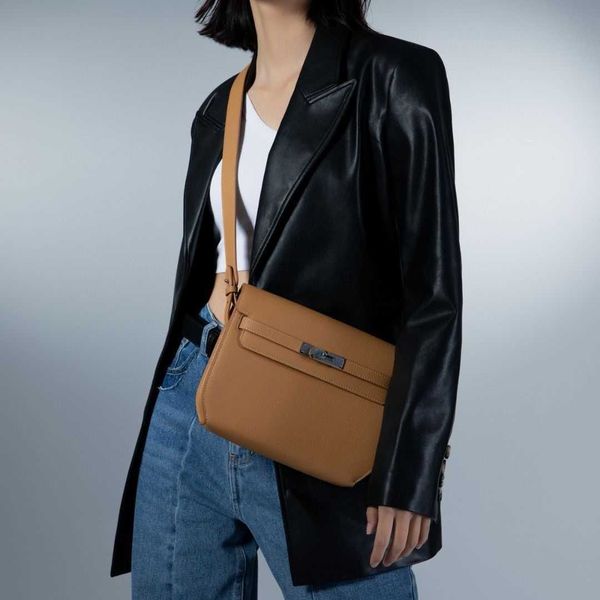 designer hemrres tote bag special price high-quality leather underarm bag with palm pattern head layer cowhide kelys shoulder
designer hemrres tote bag special price high-quality leather underarm bag with palm pattern head layer cowhide kelys shoulder