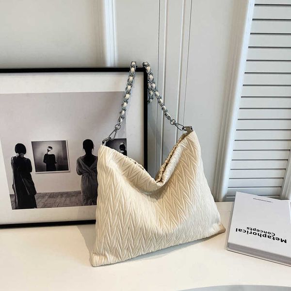 small crowd pleated chain large capacity underarm bag for women's simple and fashionable tote bag new high-end shoulder bag
small crowd pleated chain large capacity underarm bag for women's simple and fashionable tote bag new high-end shoulder bag