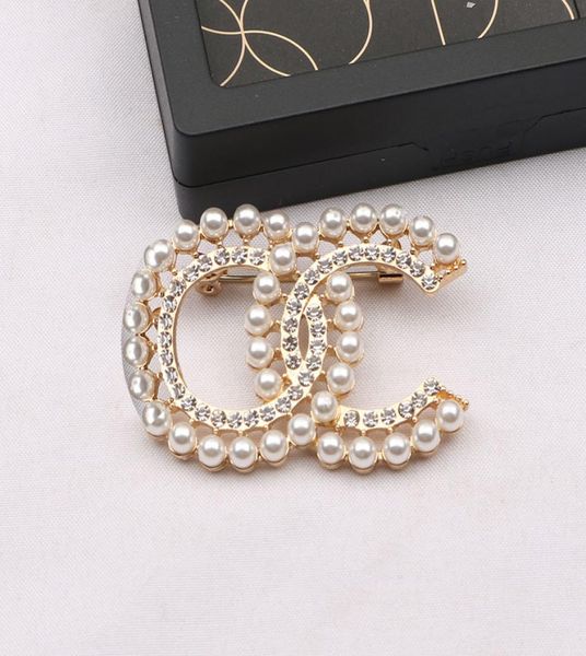 popular brand designer pin brooch luxury design couple love goldplated brooches inlaid rhindiamone pearl alphabet brooch women02992779, Gray
popular brand designer pin brooch luxury design couple love goldplated brooches inlaid rhindiamone pearl alphabet brooch women02992779, Gray