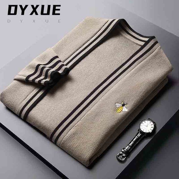 men's sweaters designer bee embroidery sweater cardigan brand korean casual coat elegant autumn luxury men clothing 230710, White;black
men's sweaters designer bee embroidery sweater cardigan brand korean casual coat elegant autumn luxury men clothing 230710, White;black