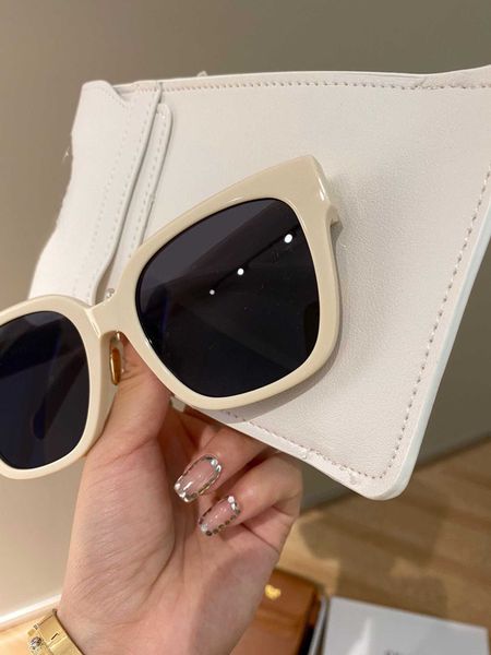 sunglasses 2023 new star style sunglasses cl40222 women's arc de 520 valentine's day white box sun visor, White;black
sunglasses 2023 new star style sunglasses cl40222 women's arc de 520 valentine's day white box sun visor, White;black