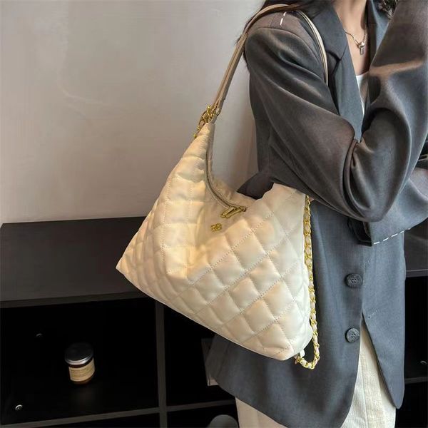 the latest large capacity high texture of a variety of back method shoulder bag crossbody bag fashion tote bag manufacturers direct sales
the latest large capacity high texture of a variety of back method shoulder bag crossbody bag fashion tote bag manufacturers direct sales