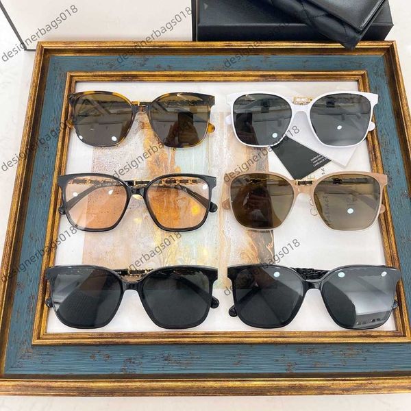korean version of the tiktok 0758 new board sunglasses female voice same type leather chain mirror., White;black
korean version of the tiktok 0758 new board sunglasses female voice same type leather chain mirror., White;black