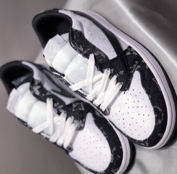 2023 summer i collaboration basketball shoes 1 low denim black white men women outdoor streetwear
2023 summer i collaboration basketball shoes 1 low denim black white men women outdoor streetwear