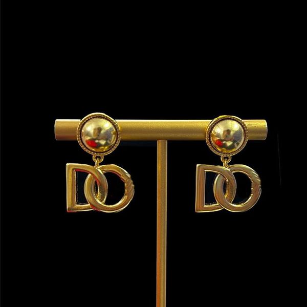 new designed retro brass earrings studs letters pearls pendants 18k gold plated anti allergy womens ear clip designer jewelry ee409, Golden;silver
new designed retro brass earrings studs letters pearls pendants 18k gold plated anti allergy womens ear clip designer jewelry ee409, Golden;silver