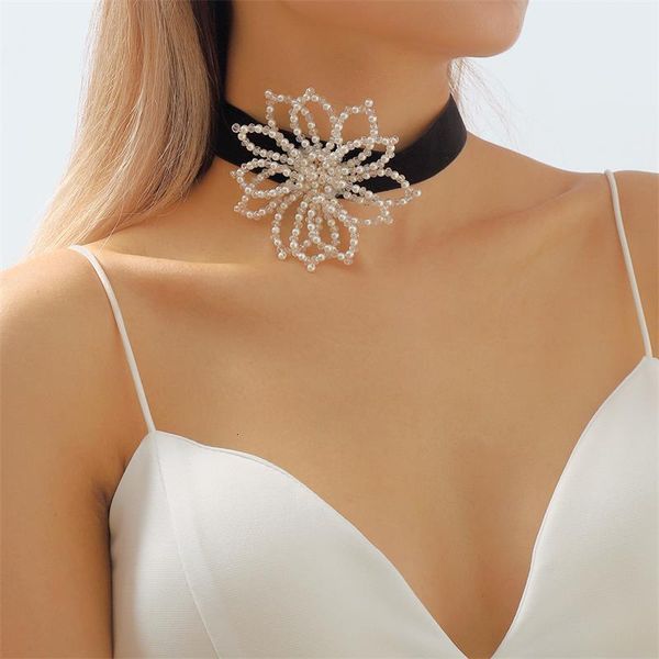 stud vintage exaggerated floral necklace earrings elegant temperament velvet pearl collarbone chain women s jewelry accessories 230710, Golden;silver
stud vintage exaggerated floral necklace earrings elegant temperament velvet pearl collarbone chain women s jewelry accessories 230710, Golden;silver