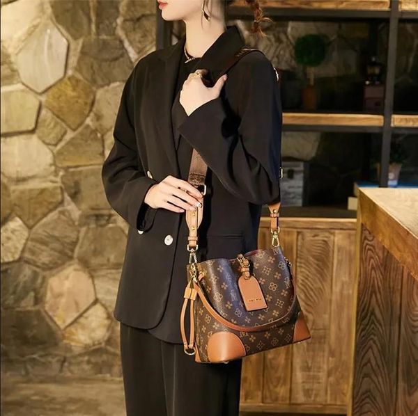brand luxury design vintage bucket shoulder bag purses women's fashion retro style crossbody bags
brand luxury design vintage bucket shoulder bag purses women's fashion retro style crossbody bags
