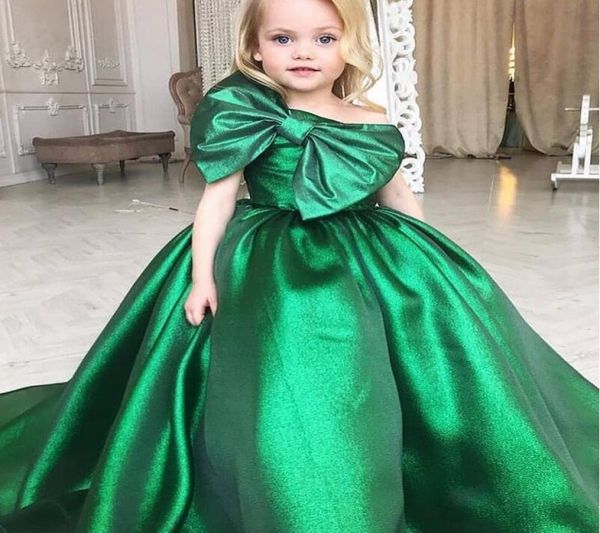 emerald green ball gown girl039s pageant dresses one shoulder flower girls dress big bow first communion party gowns1113940, White;red
emerald green ball gown girl039s pageant dresses one shoulder flower girls dress big bow first communion party gowns1113940, White;red