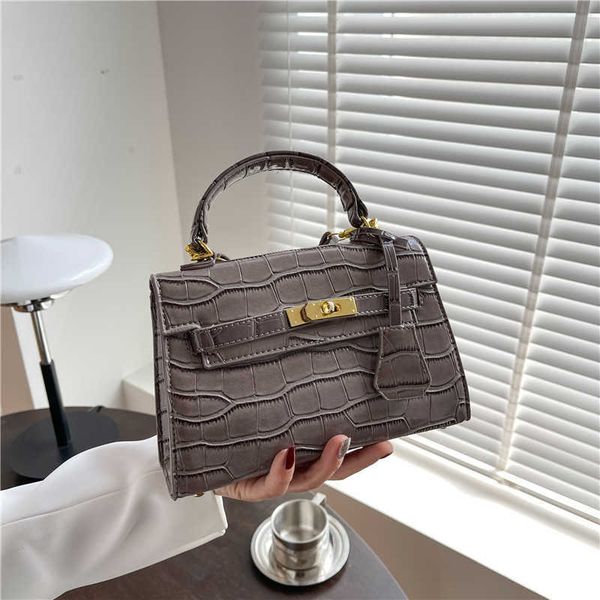 designer hemrres tote bag yangqi 2023 women's summer new high grade fashion crossbody small crowd one shoulder handheld kelys bag
designer hemrres tote bag yangqi 2023 women's summer new high grade fashion crossbody small crowd one shoulder handheld kelys bag