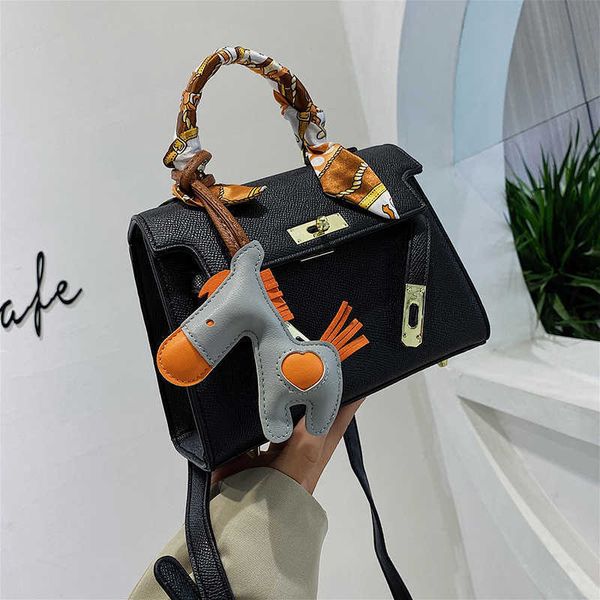 designer hemrres tote bag 2023 new style small women's fashion simple temperament handheld one shoulder casual crossbody kelys
designer hemrres tote bag 2023 new style small women's fashion simple temperament handheld one shoulder casual crossbody kelys