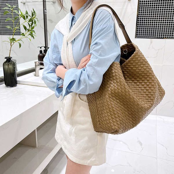 small design woven bag large capacity tote bag handheld women's bag one shoulder bun mother bun vegetable basket women's bag
small design woven bag large capacity tote bag handheld women's bag one shoulder bun mother bun vegetable basket women's bag