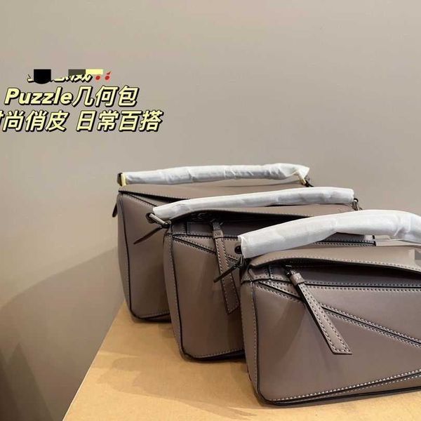 luxury designer loevve bag fashion tote shoulder canvas bags luojia geometry easy to control colors high appearance french size 28 2024 1619
luxury designer loevve bag fashion tote shoulder canvas bags luojia geometry easy to control colors high appearance french size 28 2024 1619