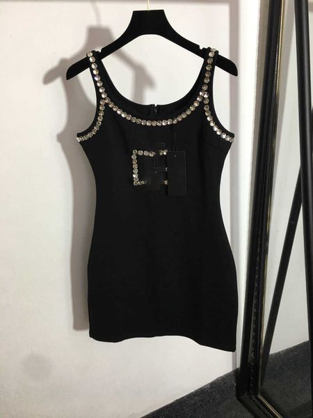 23ss summer dresses women dress womens designer clothing fashionable dress temperament nail diamond letter slim wrap strap dress light matur, Black;gray
23ss summer dresses women dress womens designer clothing fashionable dress temperament nail diamond letter slim wrap strap dress light matur, Black;gray