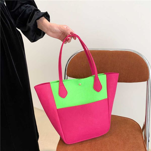 combination color bag high-end and large capacity women's bag winter new trendy niche tote bag fashionable one shoulder bag
combination color bag high-end and large capacity women's bag winter new trendy niche tote bag fashionable one shoulder bag