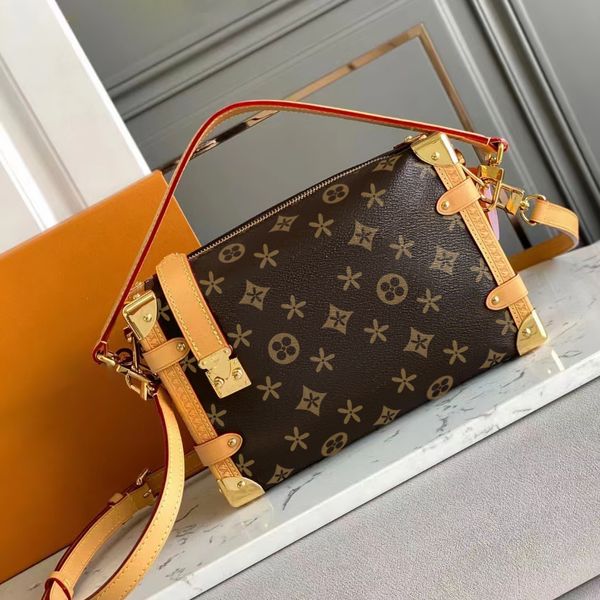 designer trunk box m46358 m21741 shoulder bags luxurys womens even baguette bag mens genuine leather crossbody handbags black cosmetic tote
designer trunk box m46358 m21741 shoulder bags luxurys womens even baguette bag mens genuine leather crossbody handbags black cosmetic tote