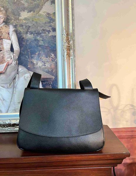 the row bag simple shoulder is designed by new niche in autumn and winter of 2022 which a versatile leather cross messenger
the row bag simple shoulder is designed by new niche in autumn and winter of 2022 which a versatile leather cross messenger