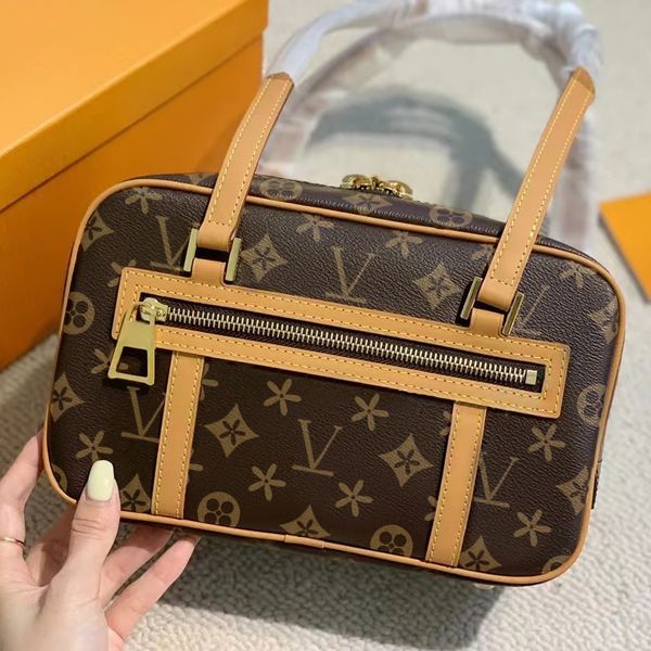 m46321 fashion shoulder crossbody bag straps luxurys designer cite brown flower pochette baguette bag womens mens genuine leather gym handba
m46321 fashion shoulder crossbody bag straps luxurys designer cite brown flower pochette baguette bag womens mens genuine leather gym handba