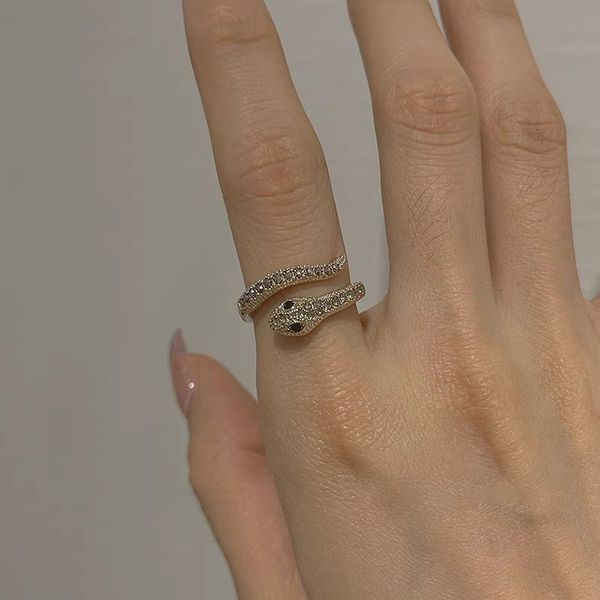 wedding rings arrival fashion women metal party trendy zircon snake shaped open ring retro simple elegant jewelry 230710, Slivery;golden
wedding rings arrival fashion women metal party trendy zircon snake shaped open ring retro simple elegant jewelry 230710, Slivery;golden