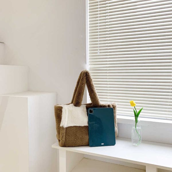 designer tote new contrasting color plush bag for women's autumn and winter large capacity tote small design plush shoulder bag large b
designer tote new contrasting color plush bag for women's autumn and winter large capacity tote small design plush shoulder bag large b