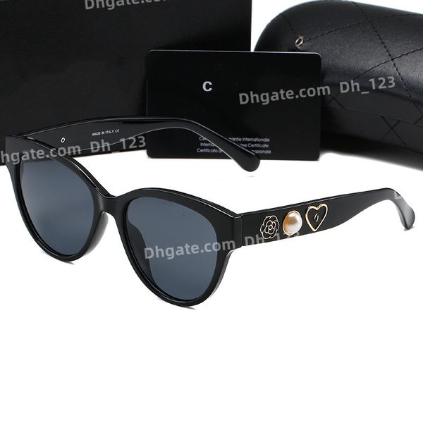 2023 fashion designer sunglasses for women classic pearl sunglasses uv400 protection letter beam frame outdoor brands design alloy sunglasse, White;black
2023 fashion designer sunglasses for women classic pearl sunglasses uv400 protection letter beam frame outdoor brands design alloy sunglasse, White;black