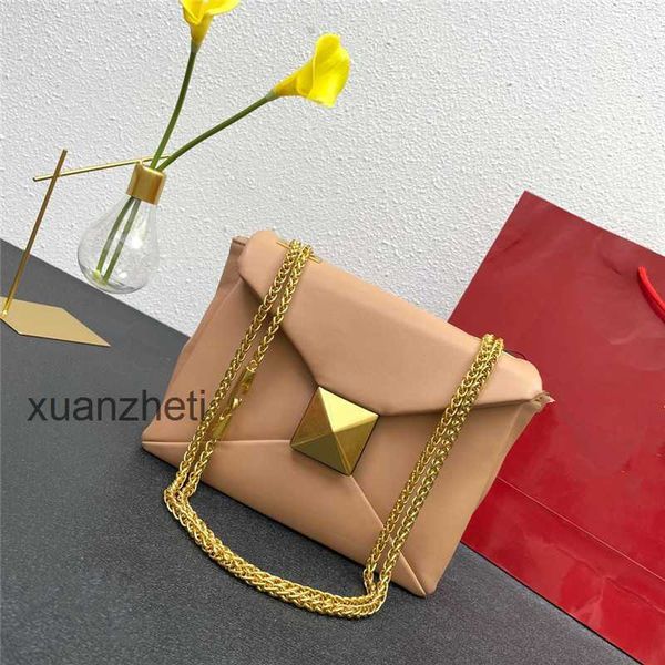 style shoulder capacity classic large lady's chain single small rivet valentions bags designer square popular fashionable portable diag
style shoulder capacity classic large lady's chain single small rivet valentions bags designer square popular fashionable portable diag