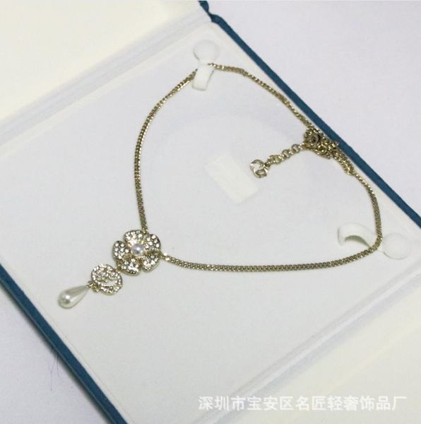 pendant necklaces european and american fashion designer brand jewelry flowers full of diamonds, water drops, pearl chains, simple necklaces, Silver
pendant necklaces european and american fashion designer brand jewelry flowers full of diamonds, water drops, pearl chains, simple necklaces, Silver