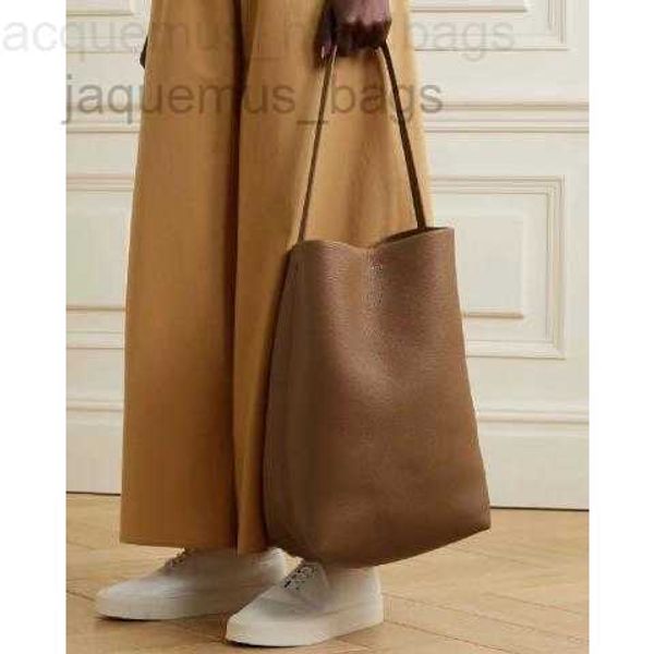 designer bags row tote bag cowhide large one shoulder tote bag travel leisure fashion simple wind bucket the row quality
designer bags row tote bag cowhide large one shoulder tote bag travel leisure fashion simple wind bucket the row quality