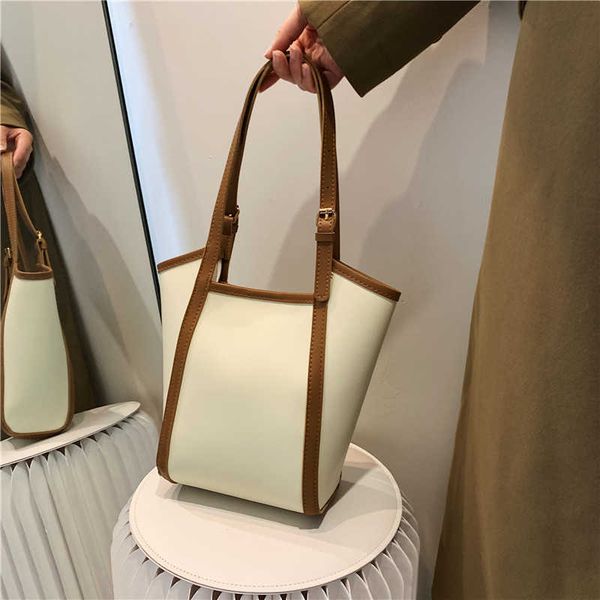 new niche large capacity commuting tote bag cute bucket bag women's high-end feeling hand bill of lading shoulder bag
new niche large capacity commuting tote bag cute bucket bag women's high-end feeling hand bill of lading shoulder bag