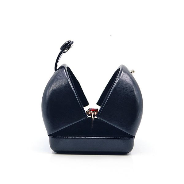 jewelry boxes 2023 leather box women ring case fashion necklace storage simple wedding use package protect 230710, Black;white
jewelry boxes 2023 leather box women ring case fashion necklace storage simple wedding use package protect 230710, Black;white
